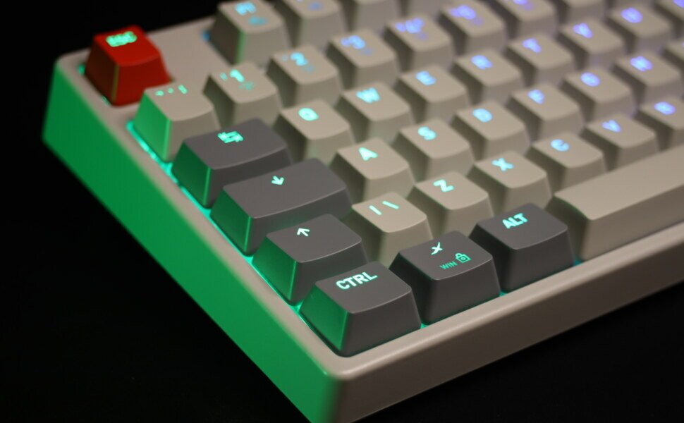 Xtrfy K4 TKL Retro Mechanical Keyboard Review Xtrfy K4 Close up